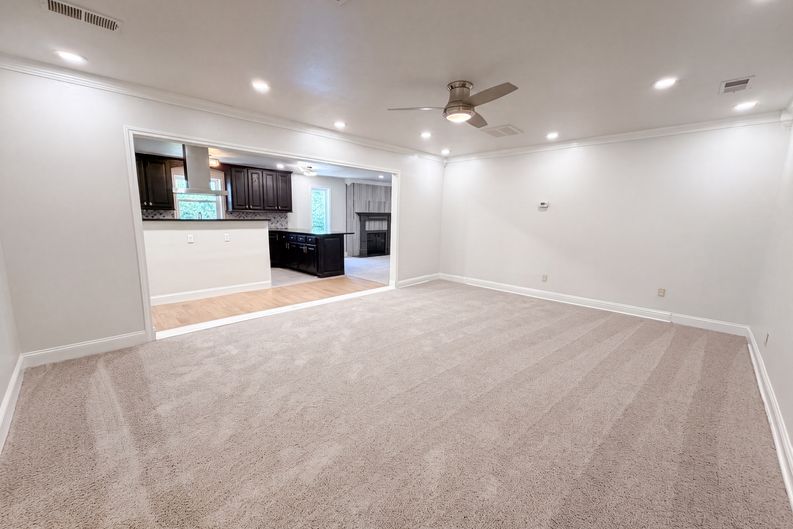 Photo 8 of 22 of 3423 Willow Crest Ln, Dallas, TX