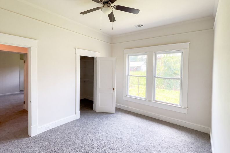 Photo 10 of 19 of 112 Sherard Ave, Ninety Six, SC