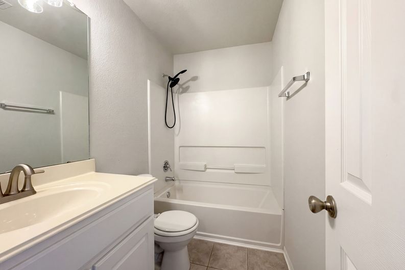 Photo 14 of 17 of 2310 Redfish Dr, Texas City, TX