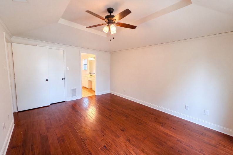 Photo 4 of 19 of 512 W Jefferson St, Wylie, TX