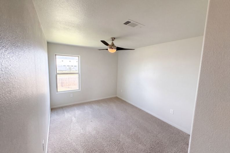 Photo 4 of 25 of 10335 Dawson Hill Ln, Houston, TX