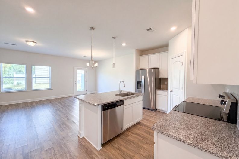 Photo 3 of 21 of 952 Oak Ridge Ln, Columbia, TN