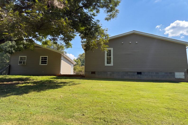 Photo 5 of 33 of 4982 Follansbee Rd, Winston Salem, NC