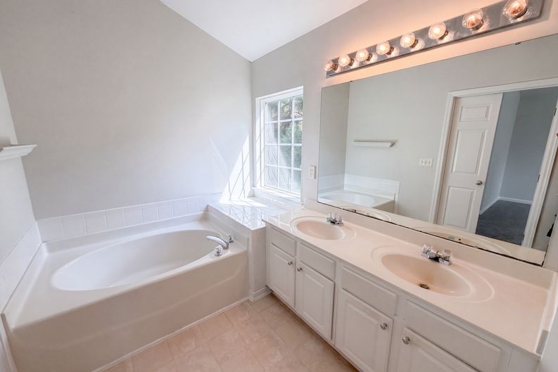 Photo 6 of 18 of 8408 Aztec Dawn Ct, Raleigh, NC