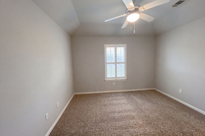 Photo 6 of 19 of 2400 Creekview Dr, Plano, TX