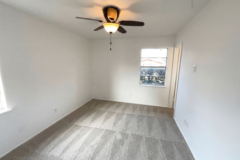 Photo 8 of 17 of 8541 Strathmore Dr, Dallas, TX