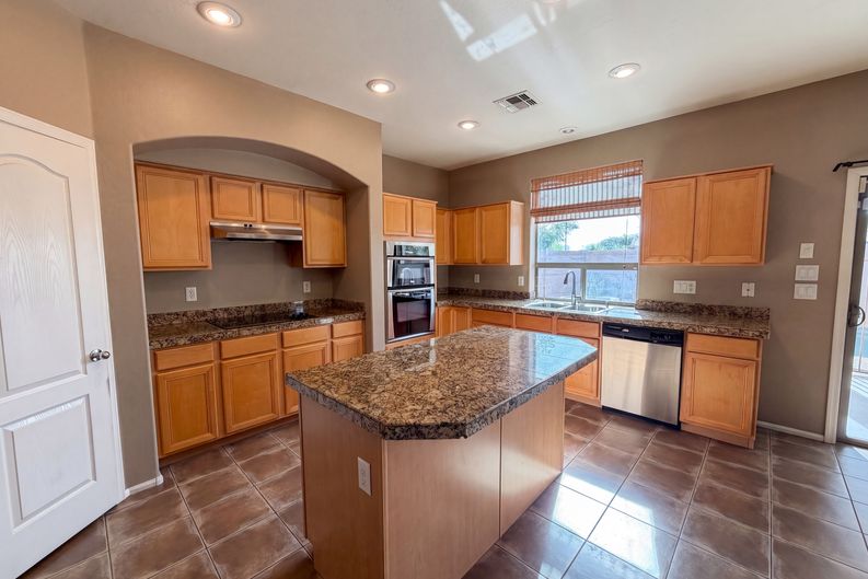 Photo 10 of 40 of 2993 S 160th Ln, Goodyear, AZ