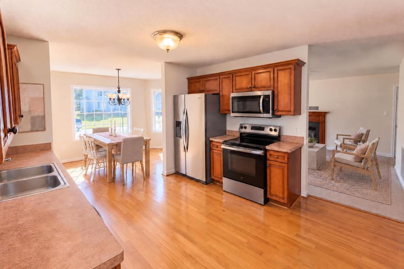 Photo 6 of 22 of 3153 Chartwood Dr, Sandston, VA