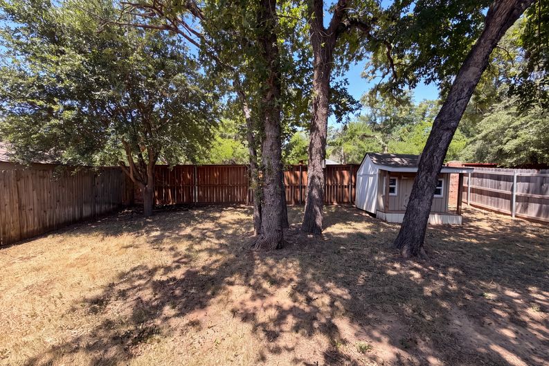 Photo 19 of 20 of 1108 Edgewater Dr, Azle, TX