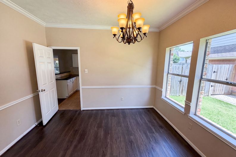 Photo 10 of 28 of 4215 River Ranch Dr, Pasadena, TX