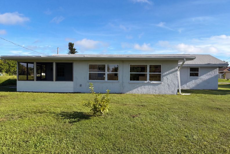 Photo 5 of 30 of 145 Dartmouth Dr NW, Port Charlotte, FL