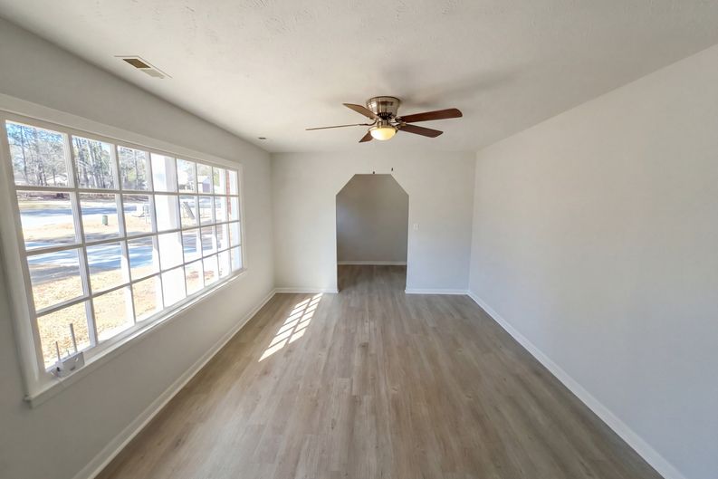 Photo 7 of 18 of 7594 Beverly Dr, Fayetteville, NC