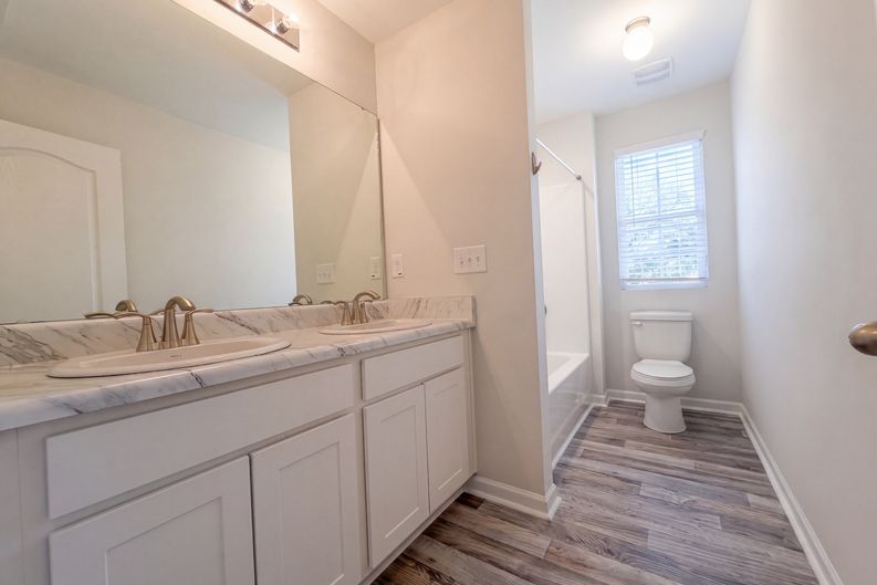 Photo 8 of 16 of 4066 Calloway Rd, Raeford, NC
