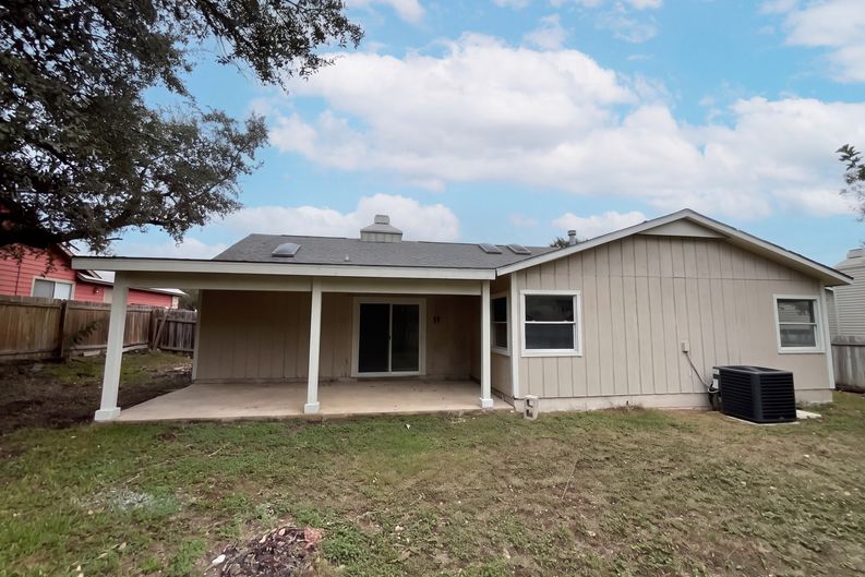 Photo 5 of 20 of 9210 Greens Pt, San Antonio, TX