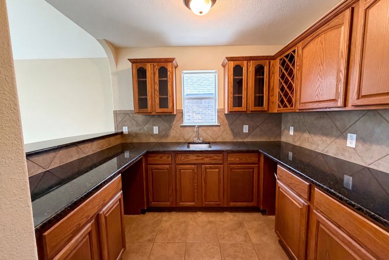 Photo 8 of 25 of 8613 Sunwood Ct, Fort Worth, TX