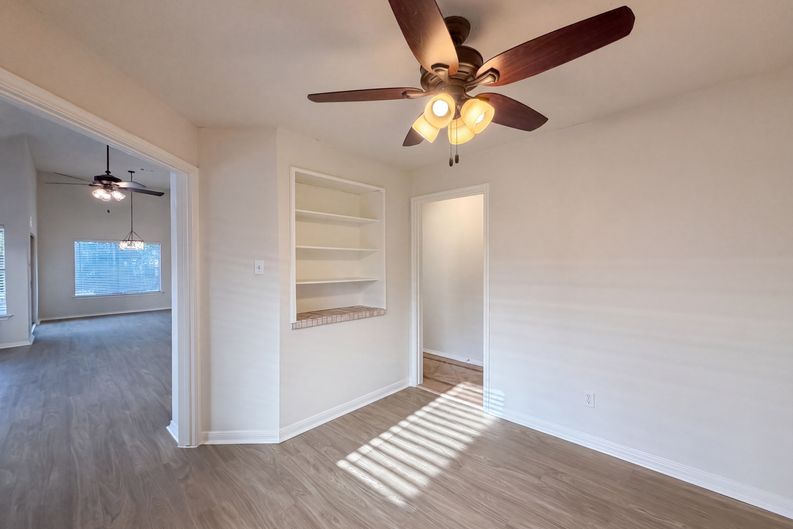 Photo 8 of 21 of 11823 Meadowchase Dr, Houston, TX