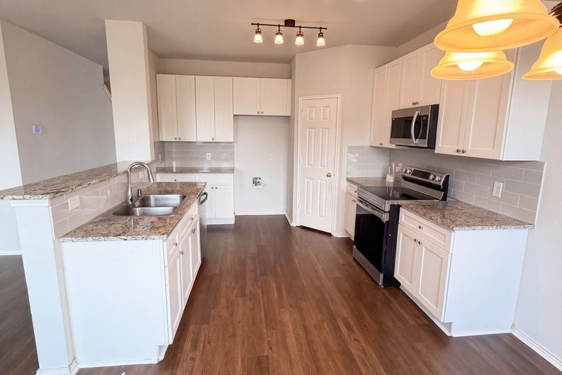 Photo 8 of 22 of 2220 Sumac Dr, Little Elm, TX