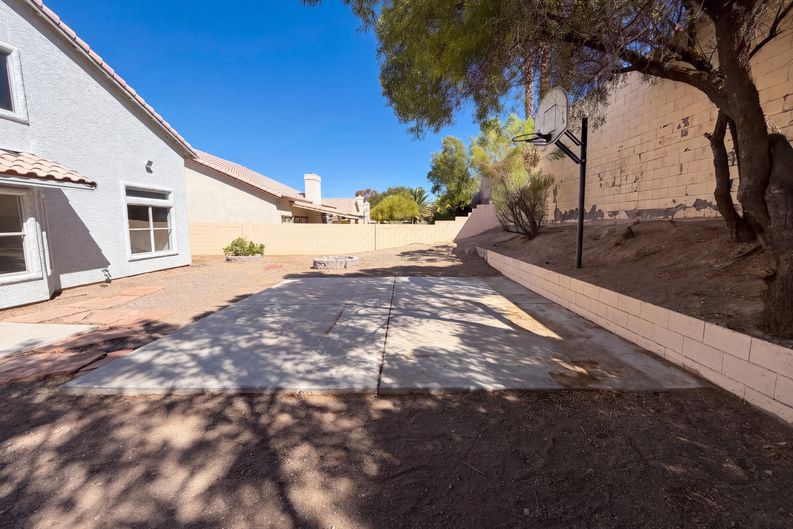 Photo 36 of 41 of 1917 Altivo Dr, Henderson, NV