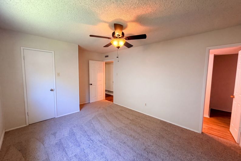Photo 15 of 18 of 414 Meadowhill Dr, Garland, TX
