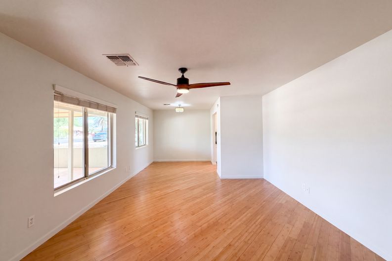 Photo 3 of 29 of 909 W Missouri Ave, Phoenix, AZ