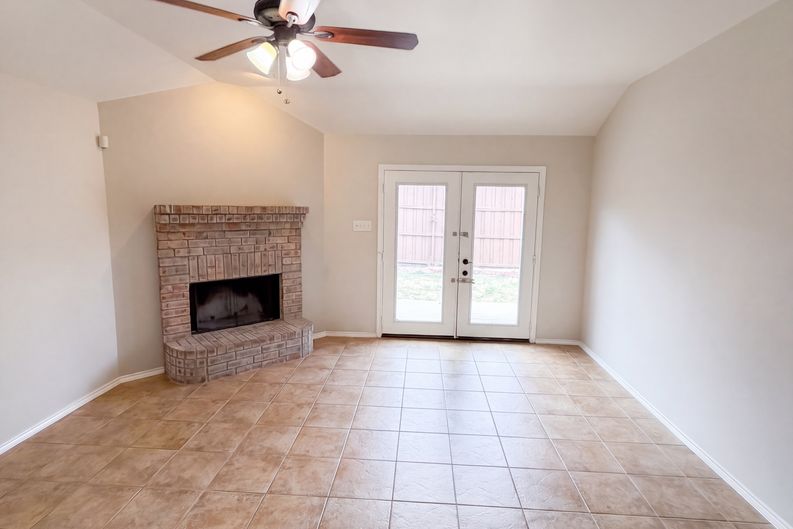 Photo 5 of 14 of 14609 Little Anne Dr, Little Elm, TX