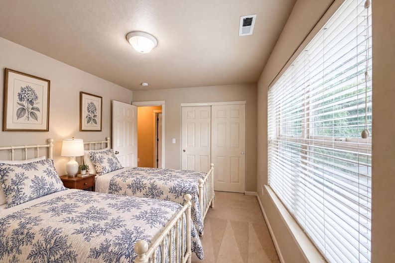 Photo 13 of 23 of 1724 SW Willowview Ter, Beaverton, OR