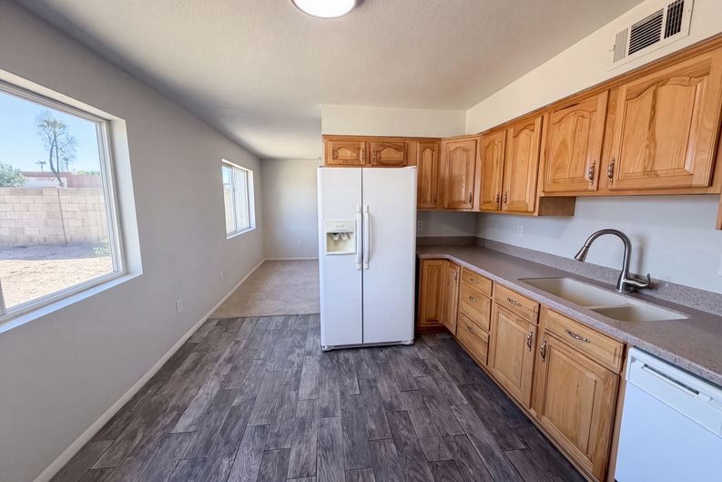 Photo 7 of 25 of 5908 W Calavar Rd, Glendale, AZ