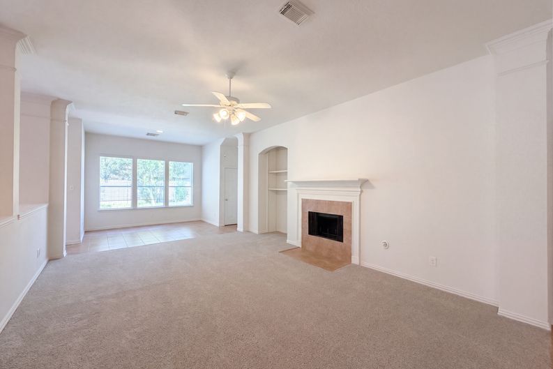 Photo 3 of 24 of 5307 Chatham Hill Ln, Houston, TX