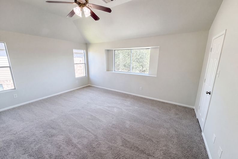 Photo 4 of 26 of 7327 Fox Hall Ln, Humble, TX
