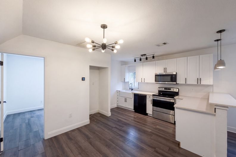 Photo 6 of 15 of 212 W Hiawatha St, Tampa, FL