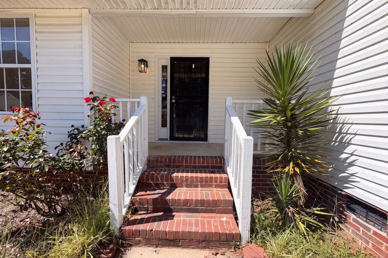 Photo 15 of 19 of 301 Hocutt Dr, Clayton, NC