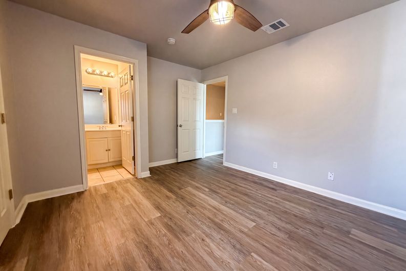 Photo 4 of 16 of 40 Chapel Hill Cir, San Antonio, TX