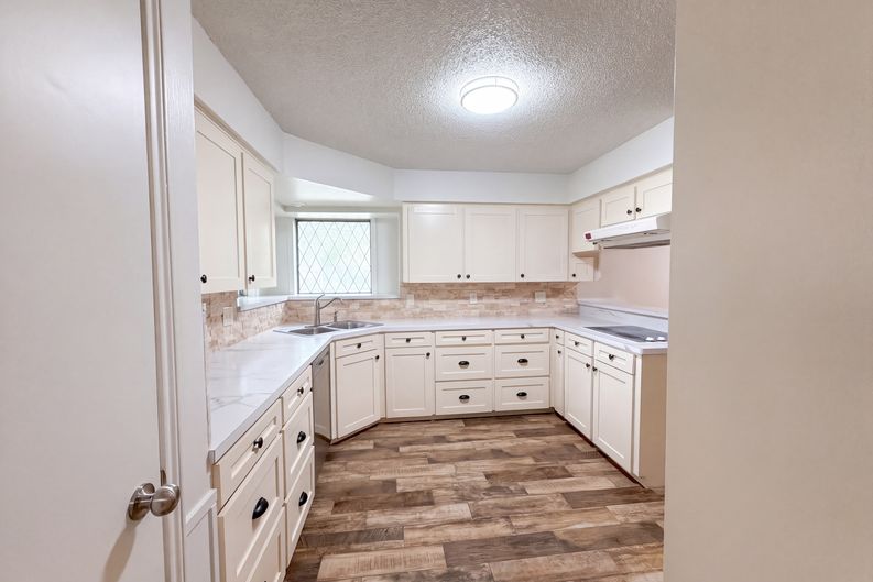 Photo 22 of 47 of 4042 Greenbriar Dr, Missouri City, TX