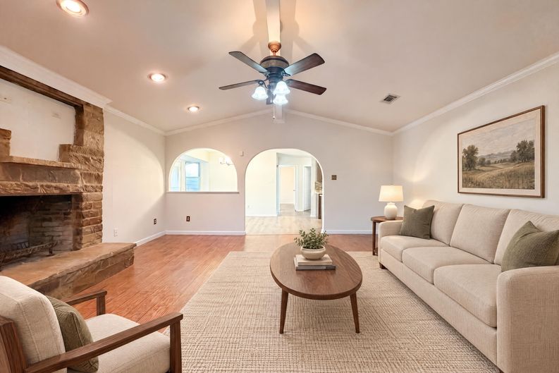 Photo 3 of 18 of 203 W Hogan Dr, Copperas Cove, TX