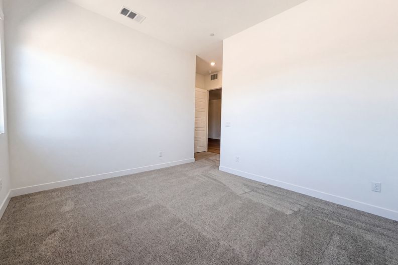 Photo 11 of 28 of 8220 Gusty Brook St, Las Vegas, NV