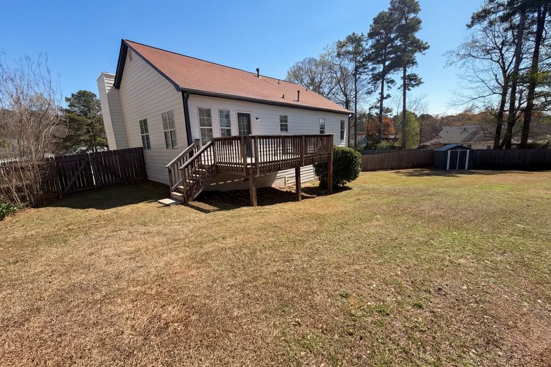 Photo 5 of 22 of 1390 Chapel Hill Ln SW, Marietta, GA