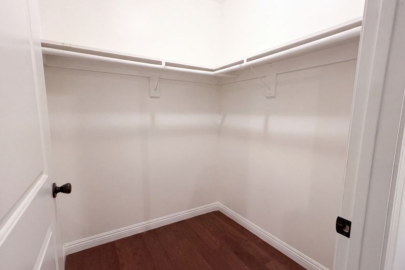 Photo 16 of 22 of 1138 S St Andrews Pl, Los Angeles, CA