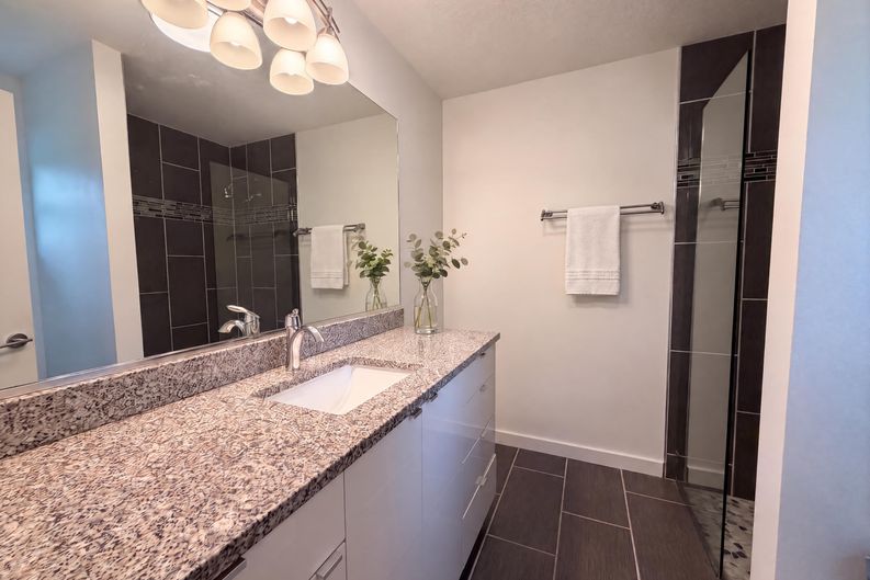 Photo 15 of 22 of 2840 S Shade Ave, Sarasota, FL