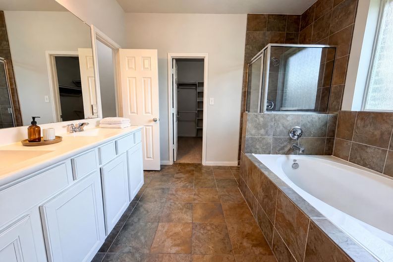 Photo 13 of 24 of 26306 Fox Ridge Ln, Katy, TX