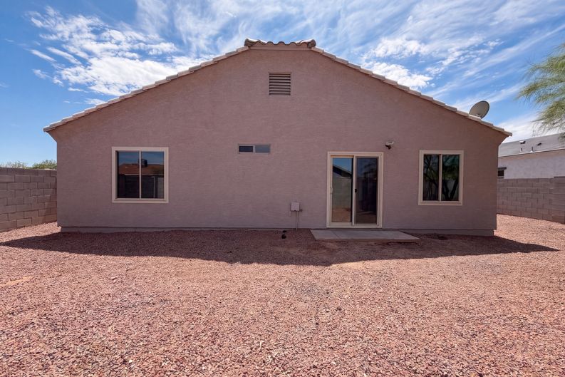 Photo 5 of 26 of 10564 W Buena Vista Dr, Arizona City, AZ