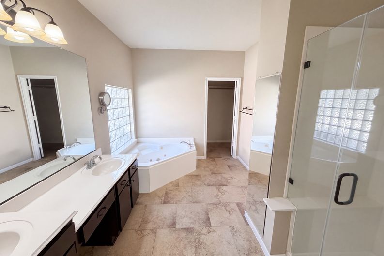 Photo 15 of 25 of 19401 Atasca Oaks Dr, Humble, TX