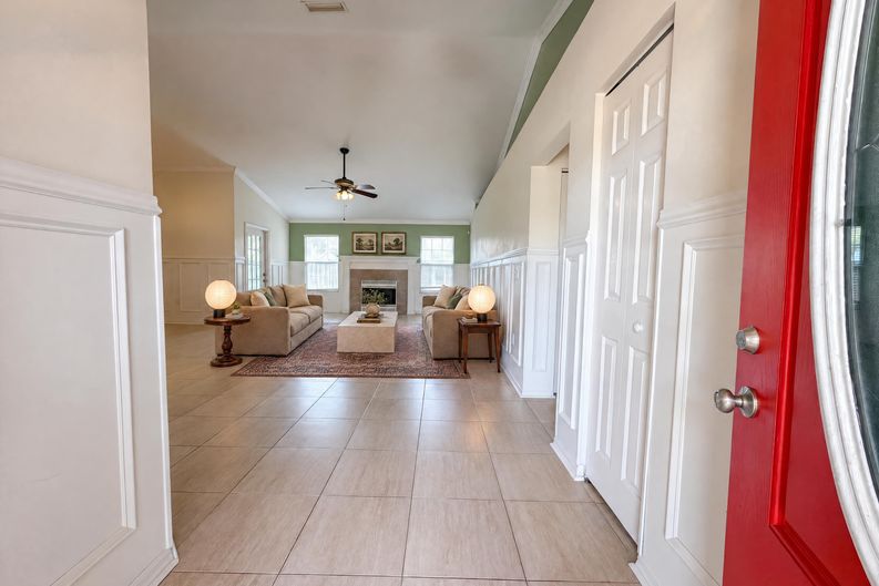 Photo 3 of 24 of 944 NW 87th Dr, Gainesville, FL