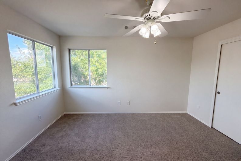 Photo 6 of 29 of 11521 Melstone Dr, Manor, TX