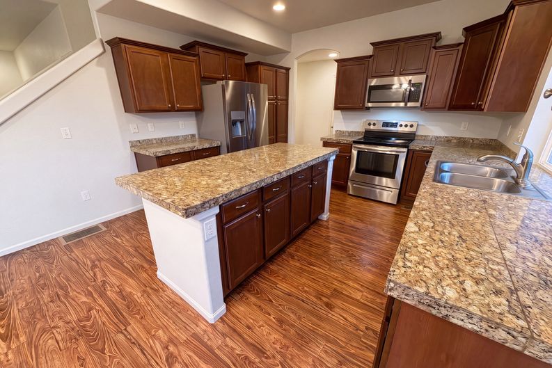 Photo 8 of 35 of 5573 Killarney Ct, Denver, CO