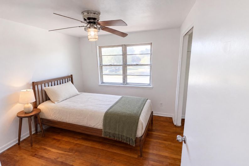 Photo 18 of 27 of 736 W Borden St, Sinton, TX