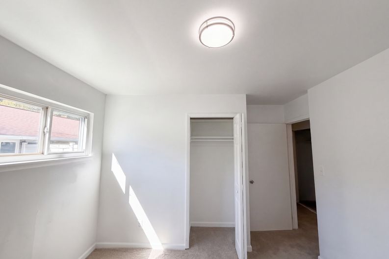 Photo 11 of 18 of 9022 Manorford Dr, Cleveland, OH