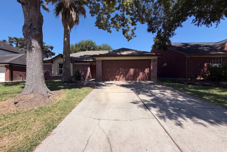 Photo 17 of 18 of 4750 Backenberry Dr, Friendswood, TX