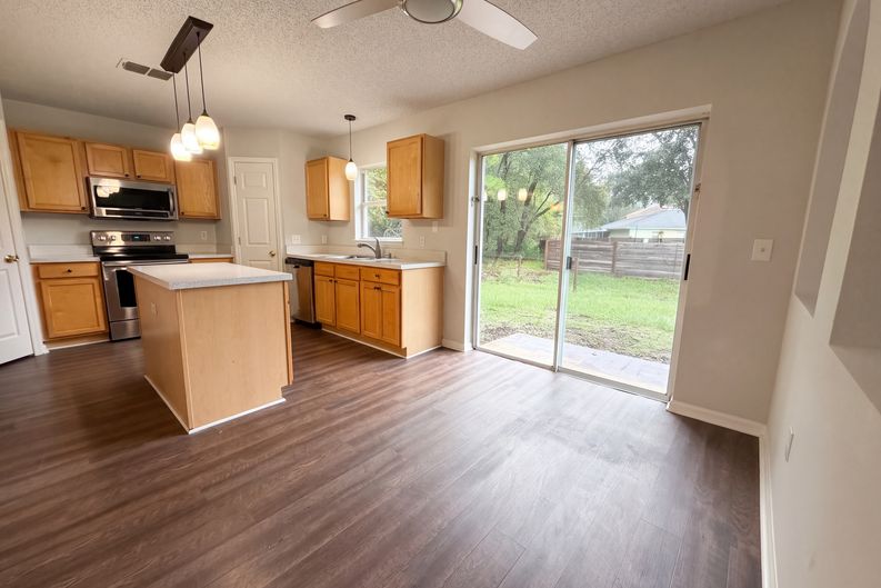 Photo 11 of 34 of 8215 Foxdale Dr, Jacksonville, FL