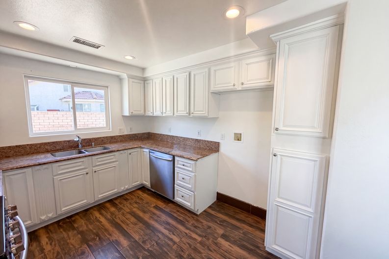 Photo 6 of 20 of 922 W Craig St, Rialto, CA