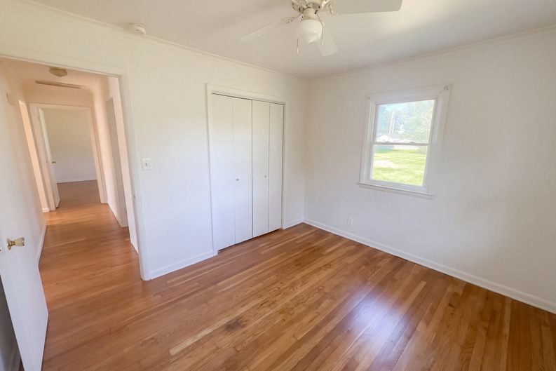 Photo 11 of 20 of 2804 N Cowing Park Ln, Muncie, IN